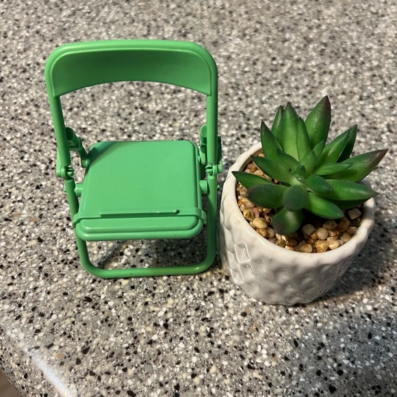 Mini Chair Cell Phone Holder - Picture 2 of 7